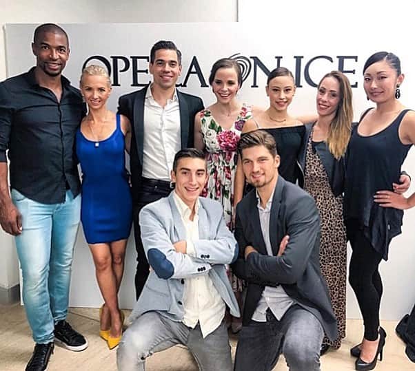 ニコーレ・デラ・モニカのインスタグラム：「Opera on Ice 2019 andrà in onda il 25 dicembre alle ore 16:20 su Canale 5.  Al link che segue potete vedere il backstage dello spettacolo: https://vimeo.com/369264202 Vi comunichiamo le repliche confermate ad oggi: - La 5 il 25 dicembre alle ore 23:10 circa - Mediaset Extra il 26 dicembre alle ore 00:45 circa.  Inoltre dal 27 dicembre nelle edicole italiane abbinato alle testate CHI e TV Sorrisi e Canzoni oppure online su Mondadoriperte.it troverete il DVD di Opera on Ice 2019!!! #dellamonicaguarise #figureskating #operaonice #christmas #mancinigroup」