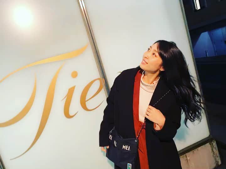 のインスタグラム：「ゆる巻きしてもらいやした！ 今日は外が暗いので、カラーの違いが分からないと思いますが、それはまたっ。  #tierra #明治神宮前 #イルミナカラー」