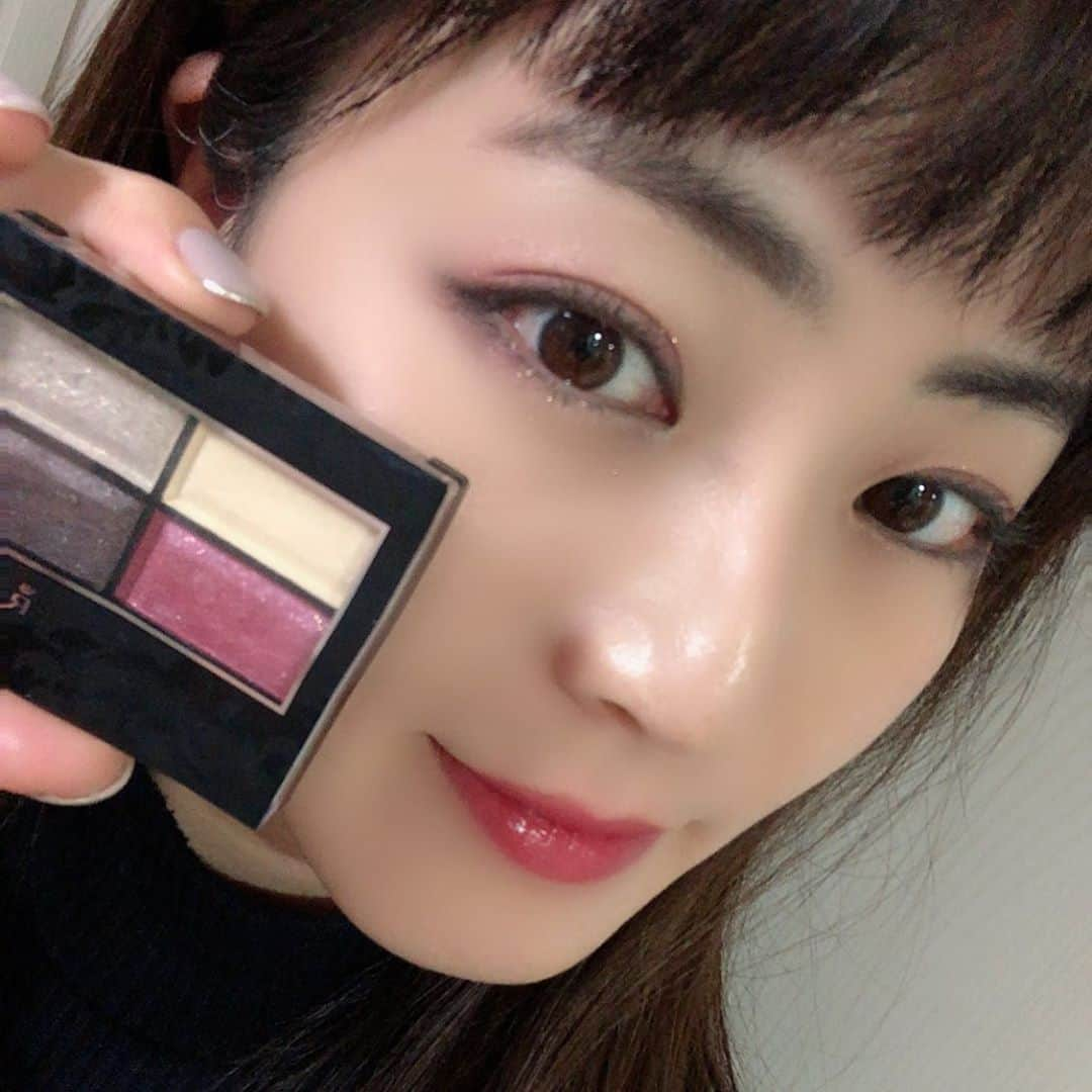 朝倉恵理子のインスタグラム：「今日のアイメイクは リンメルのロイヤルヴィンテージアイズの101番💕  このピンクがかわいすぎて  一目惚れしちゃって即買いしたやつ✨  ピンク使わなければ普段メイクもいけそう👌  #メイク #rimmel #リンメル #ロイヤルヴィンテージアイズ #コスメ #プチプラコスメ」