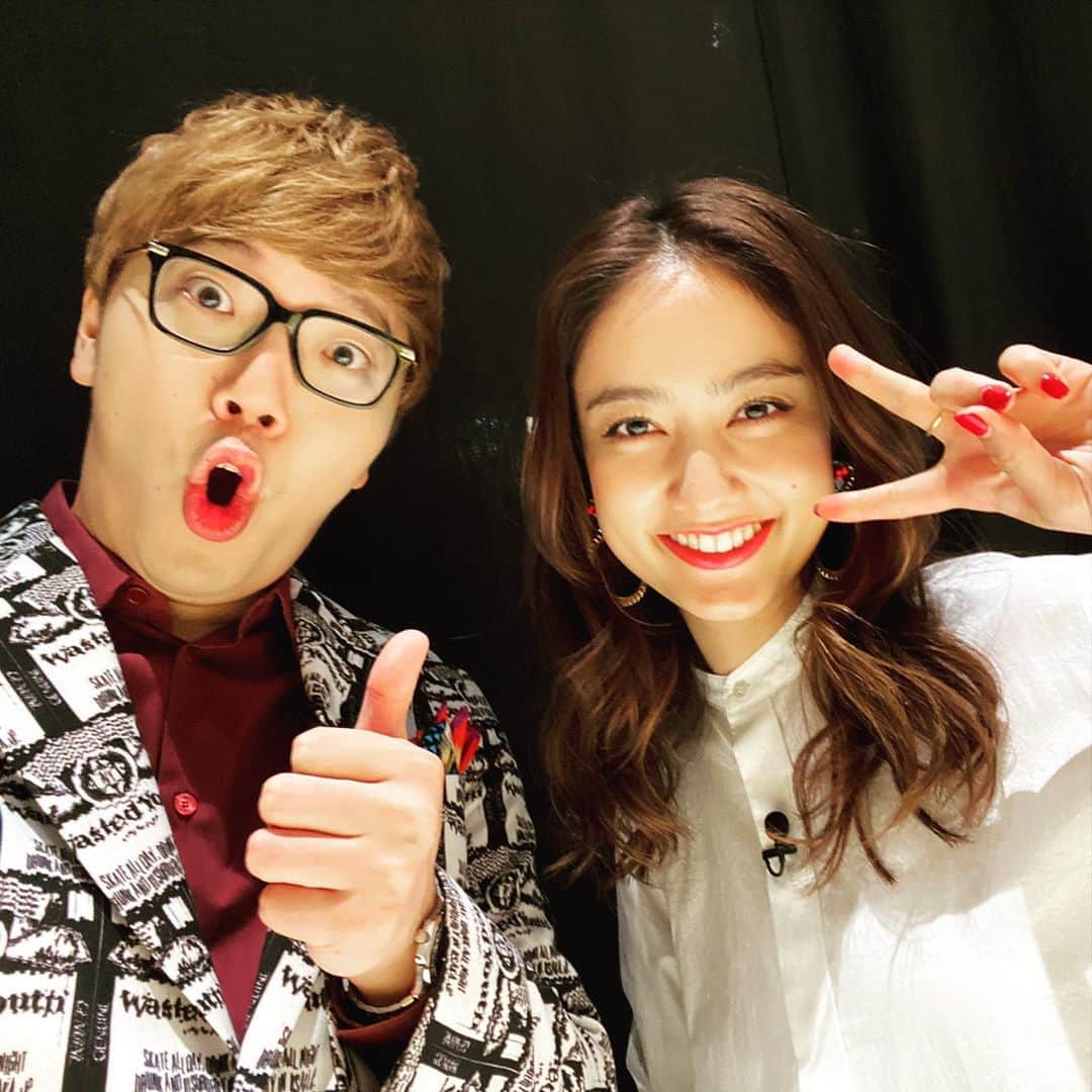 HIKAKINのインスタグラム：「最近良くテレビで共演する谷まりあちゃんとパシャリ😎✨」