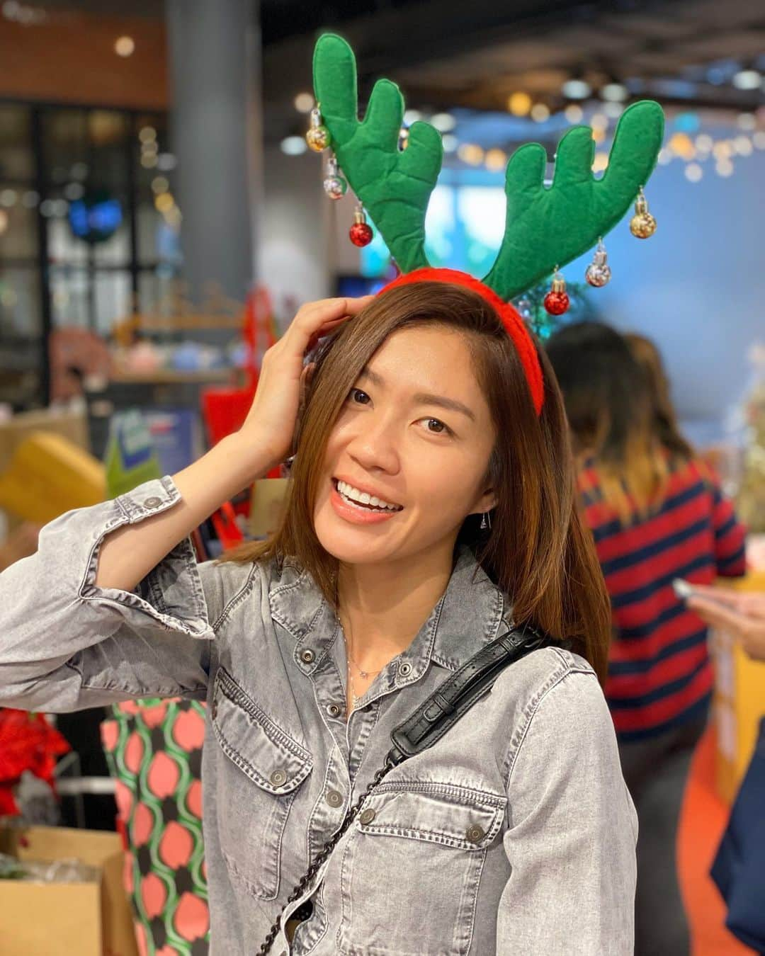 ヌットサラ・トムコムさんのインスタグラム写真 - (ヌットサラ・トムコムInstagram)「Christmas 🎄 or KissMe 💋  #christmasiscoming」12月23日 22時49分 - nootsara13