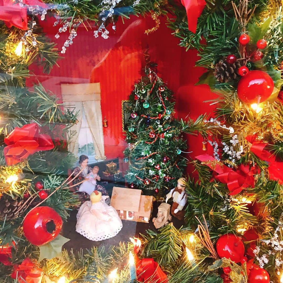逢月あかりさんのインスタグラム写真 - (逢月あかりInstagram)「可愛い飾り付け🎄🎅🎁 . . . #もうすぐ#クリスマス#🎄 #merrychristmas #christmas #christmastree #america」12月23日 22時47分 - akari.ouzuki