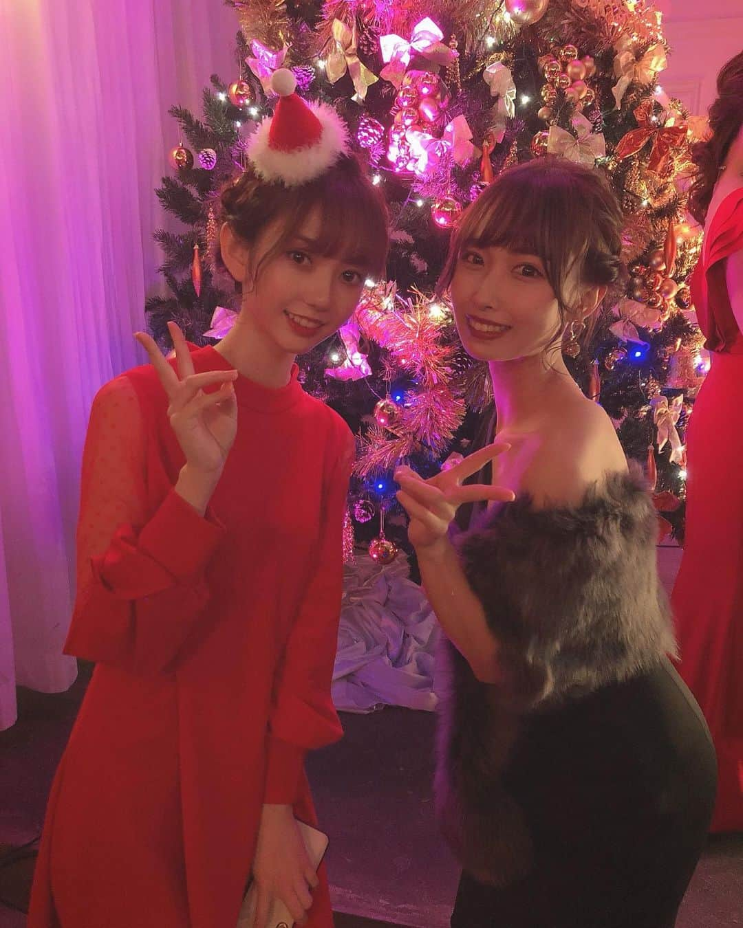 島田玲奈さんのインスタグラム写真 - (島田玲奈Instagram)「. この日、17liveのイベント初参加でした🎄🎁 . キラッキラのクリスマスツリーもあって、テンション上がったぁ🥺 . 前日 @kazuki.otsuka さんに痩身マッサージで身体のむくみ取ってもらったので、全身スッキリで参戦した✨ . 特に脚のむくみを重点的にしてもらった！2枚目のビフォーアフター見てね！ちんちくりんの脚もちゃんとスッキリさせてくれるの🥺❤️(笑) . 毎日17liveで配信してるので、ぜひみんなアプリ取って見てみてください🥰ライブ配信にハマり過ぎている…(笑) . 明日はXmasイヴですね❤️皆さんのご予定は？？🎂 . #17live #17liver #イチナナライバー #クリスマス #美容 #痩身エステ  #マッサージ」12月23日 22時51分 - smd_rn321