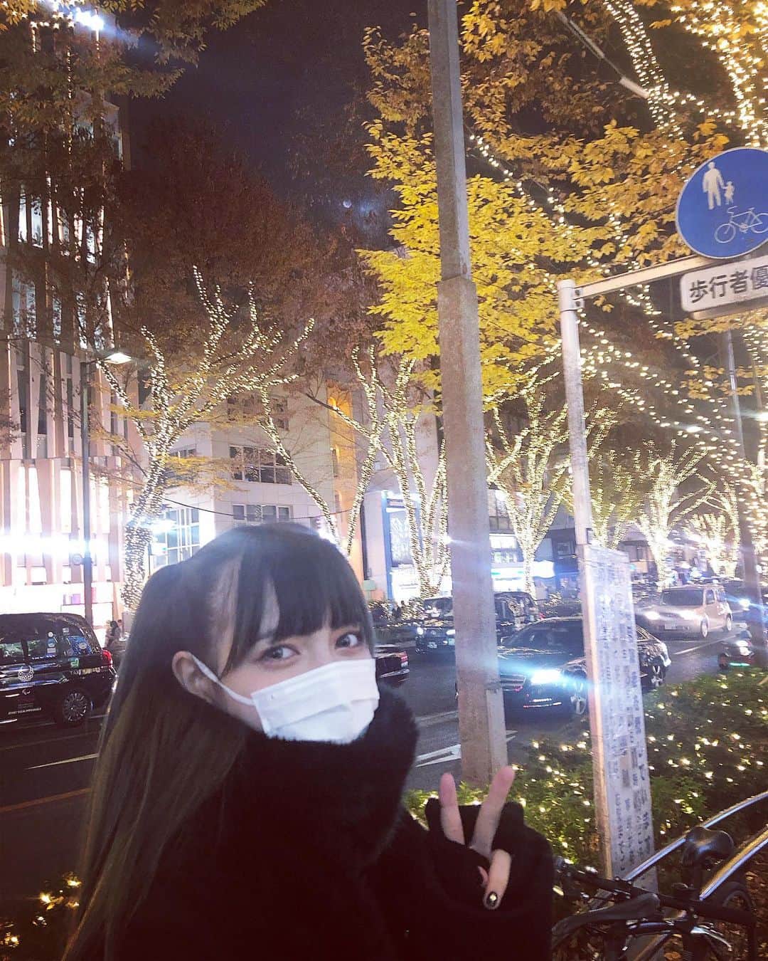 阿知波妃皇のインスタグラム：「🖤」