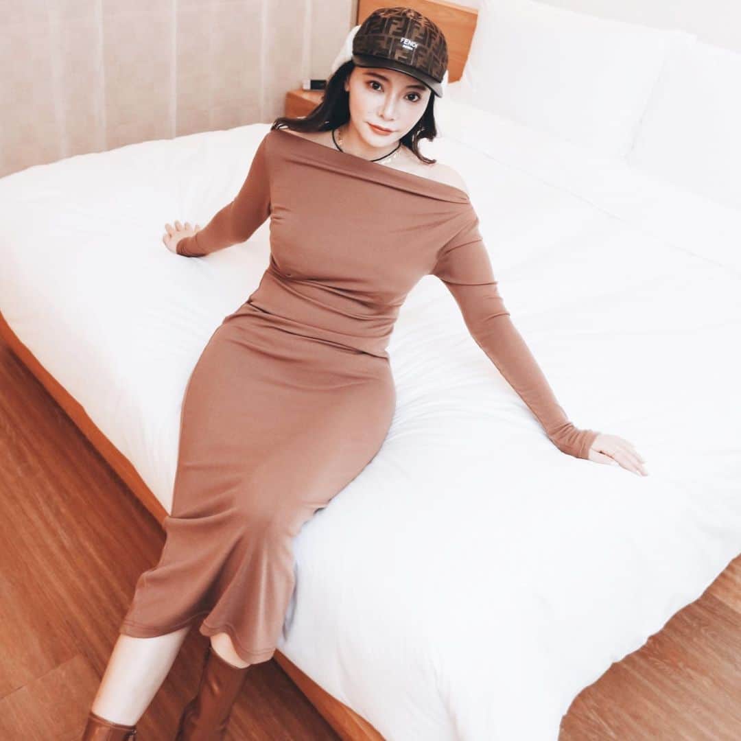 クリスティン・ウェイのインスタグラム：「Almost Christmas Eve 🎄 What is your plan?  #valmuer  #ootd #fashionista #valmuer #gardenbyvalmuer #christinewei #クリスティンウェイ ⠀#ヴェルムーア」