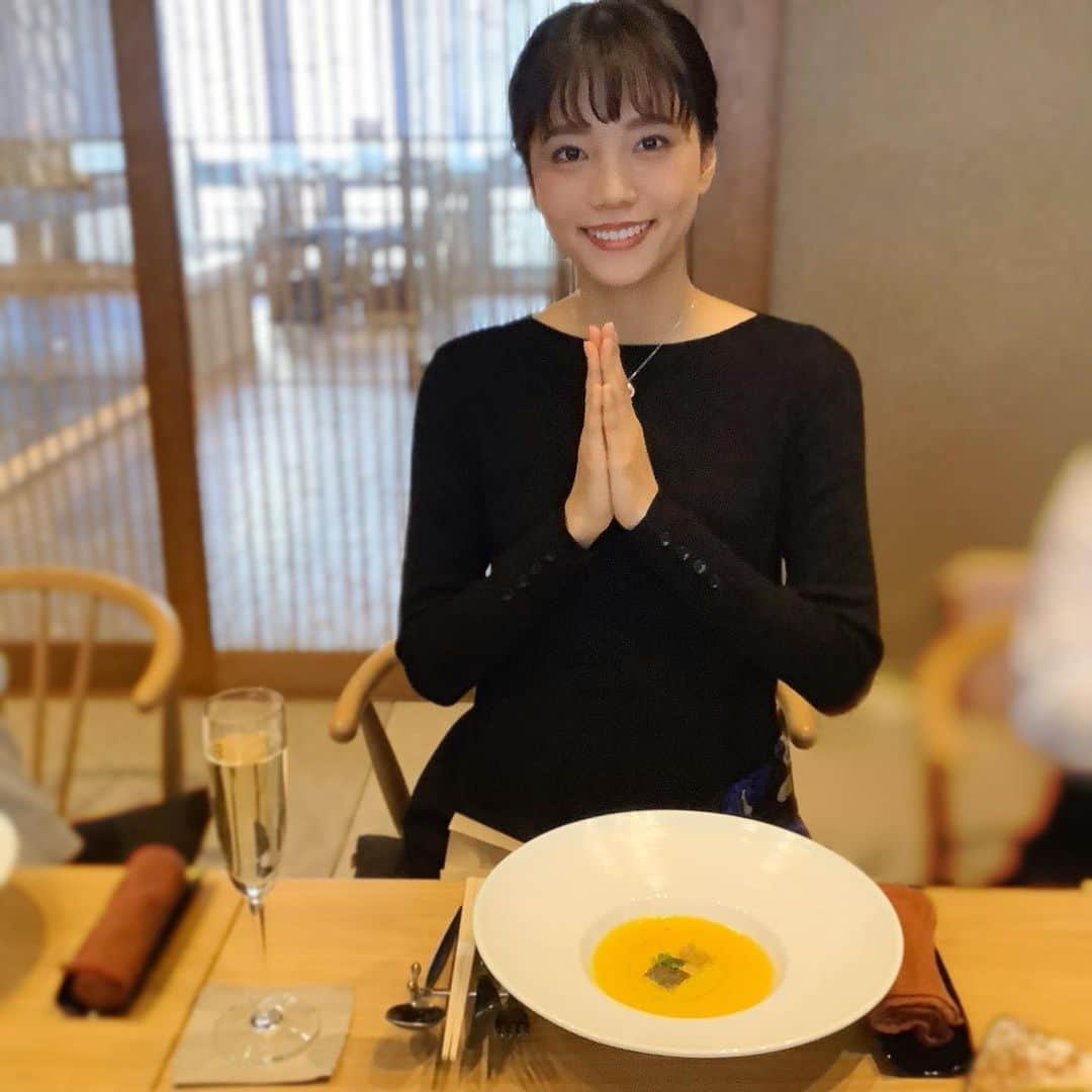 のインスタグラム：「#いただきます🙏 #2枚目は #お料理の説明を聞いている私 #🍽👀」