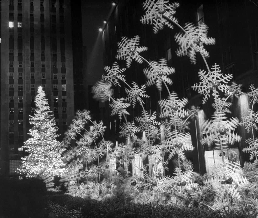 lifeさんのインスタグラム写真 - (lifeInstagram)「This image was featured 70 years ago in the December 26, 1949 story "Christmas Sights" with the following caption: "Along promenade facing New York's Rockefeller Center Christmas tree, wind-driven plastic snowflakes whirl like Fourth of July pinwheels." (Andreas Feininger/The LIFE Picture Collection © Meredith Corporation) #thisweekinLIFE #RockefellerCenter #NYC」12月23日 23時42分 - life