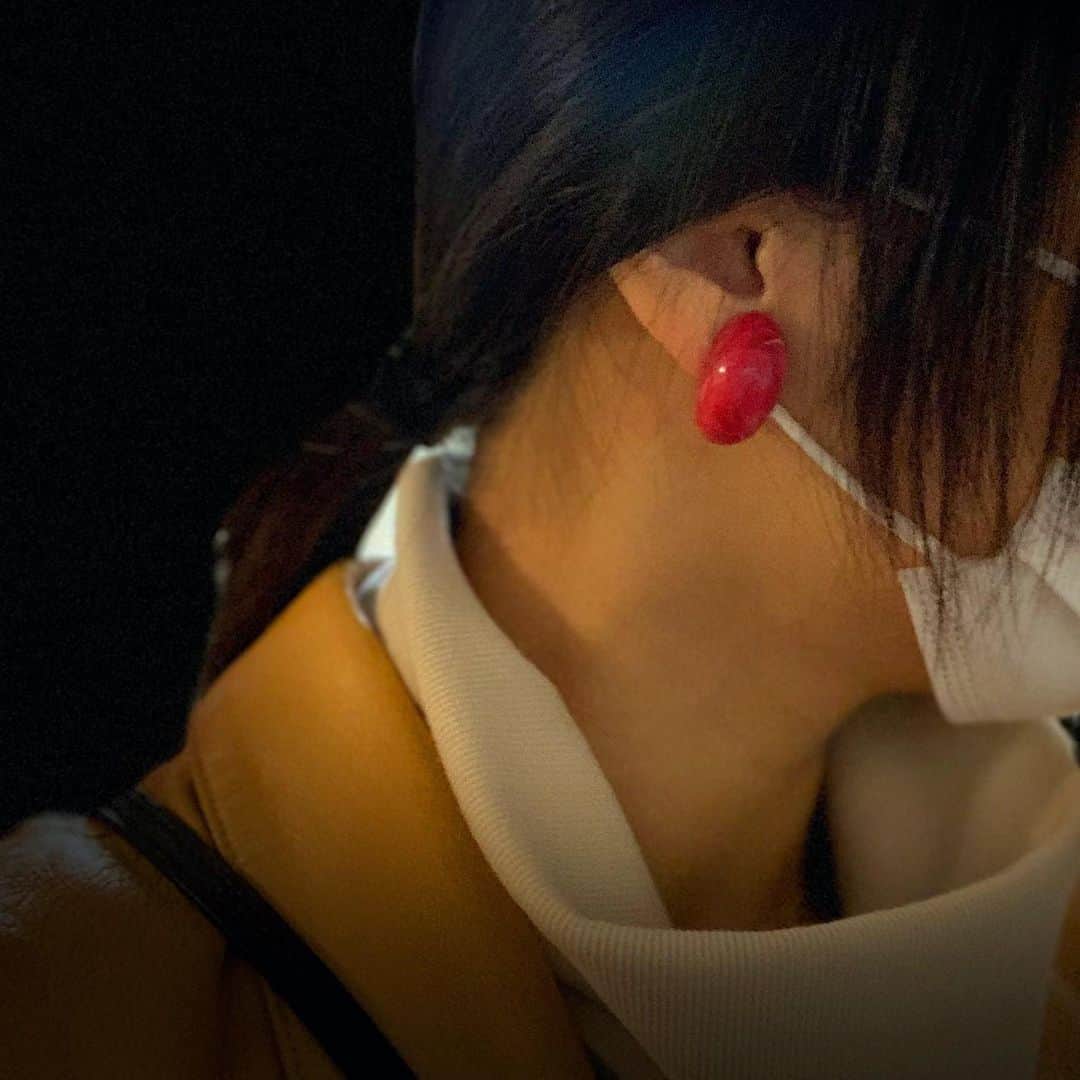 春川芽生のインスタグラム：「耳元ジューシーチャンネル.🍏🍼」