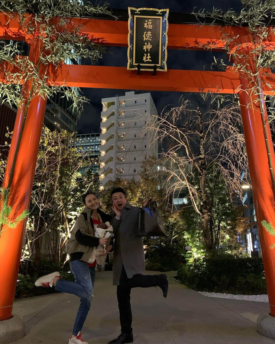 みかんさんのインスタグラム写真 - (みかんInstagram)「本日は日本橋にてお仕事✨ 近くに神社⛩がありオネェージャーとお参りしました👏 12/11.12/23.2回に分けての令和元年最初で最後の大忘年会♫かなり盛り上がって楽しくやらせてもらいました✨ 呼んでくださったホテルメッツ様ありがとうございました❤️ オネェージャーもいつもありがとう😊 今日はママージャーしてくれて本当いつも助かります🥰 #オネェージャー #今日は #ママージャー #ホテルメッツ #忘年会 #日本橋 #福徳神社」12月23日 23時40分 - mikan02241984