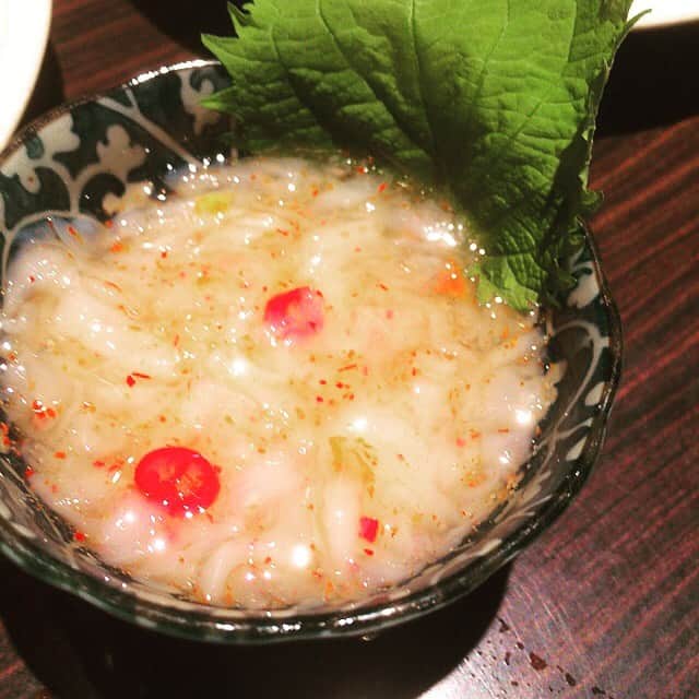 松田洋治のインスタグラム：「青森でのお疲れ様 ごちそう。帆立の塩辛。 日本酒呑みたくなったけと、今日も本番なんで我慢。」