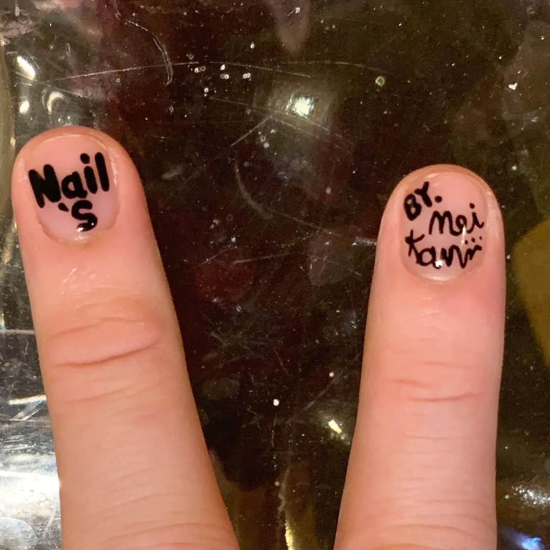 Mei Kawajiriさんのインスタグラム写真 - (Mei KawajiriInstagram)「Sweet @andreweffort ✨💕 He asked me this nail art request. “Nails by Mei autograph “ 🤩😍🥰🤩😍😘 and I did 🥰😘💅🏻 #nailsbymei」12月24日 9時34分 - nailsbymei