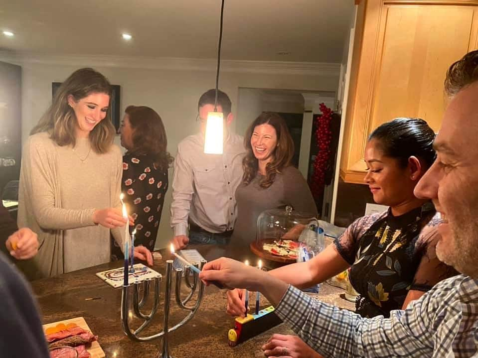 Elliana Shayna Pogrebinskyさんのインスタグラム写真 - (Elliana Shayna PogrebinskyInstagram)「Nothing better than overeating with family 🥰 Happy Hanukkah 🕎」12月24日 9時42分 - elliana_pogrebinsky