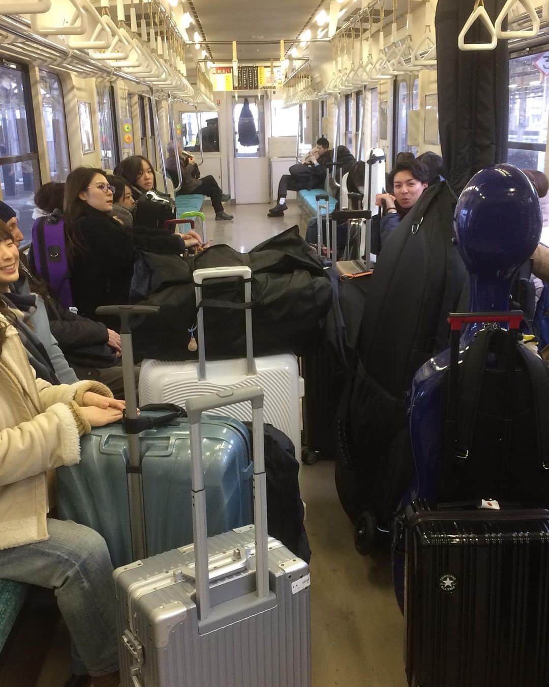 松田洋治のインスタグラム：「今回のツアーは一泊だけどみんな荷物が大変。なんでかというと衣装、靴等が自前だから。演奏者の方々はプラス楽器。そこが芝居のツアーと違うとこ。」