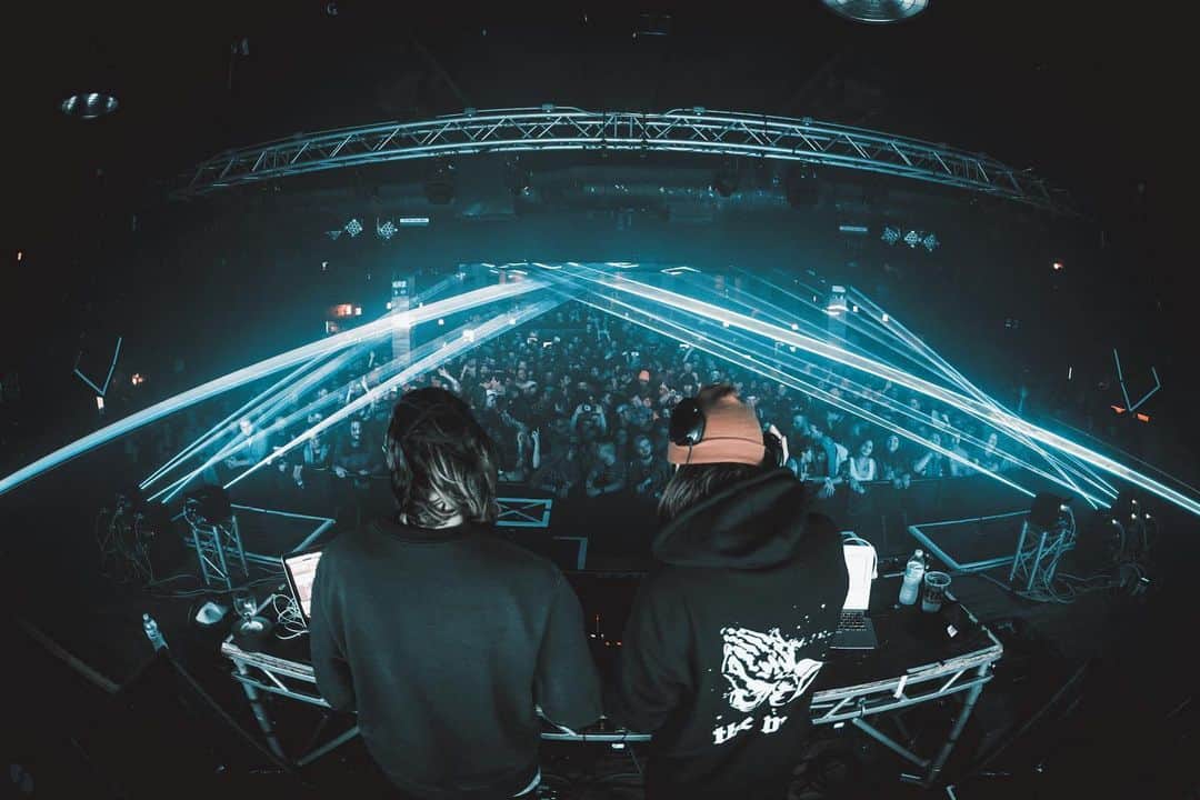 Zeds Deadさんのインスタグラム写真 - (Zeds DeadInstagram)「This last weekend was incredible. @deadbeats Chicago, that energy was insane and nonstop for 4 sold out shows. So much love for each and every one of you. Hope you enjoyed the new music 🙏」12月24日 10時02分 - zedsdead