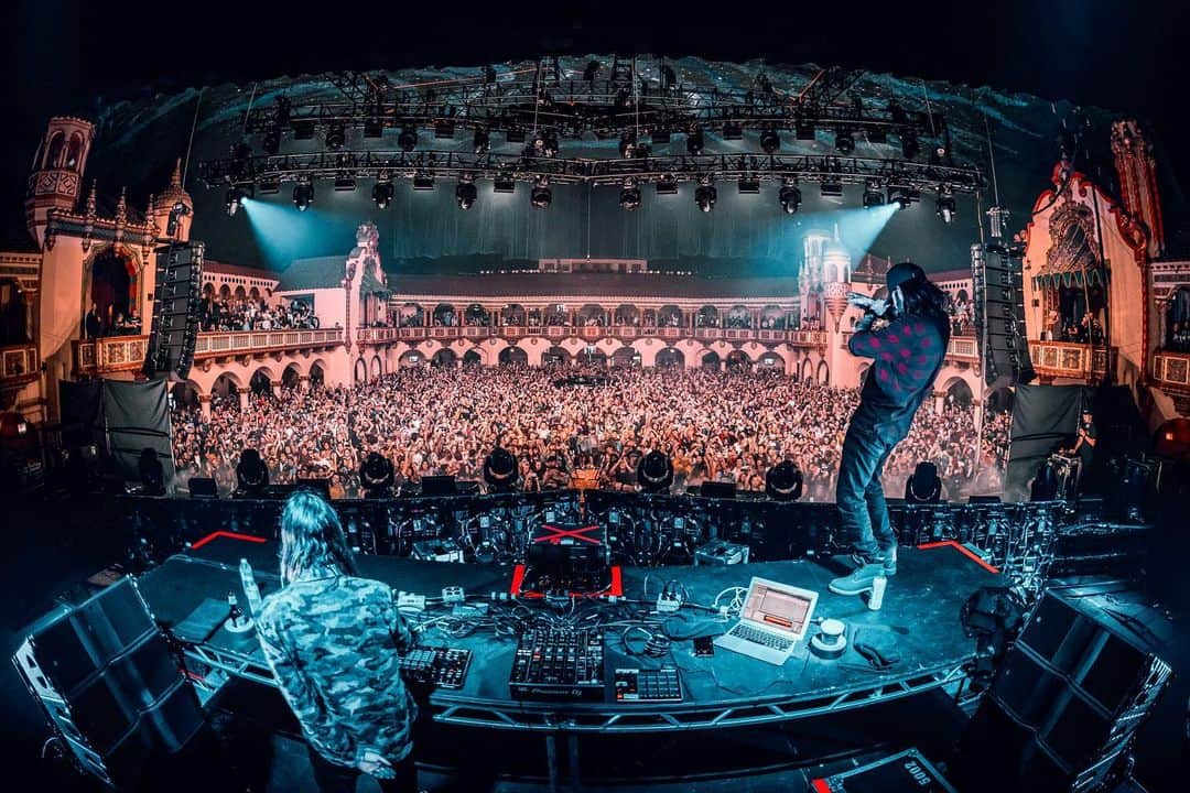 Zeds Deadのインスタグラム：「This last weekend was incredible. @deadbeats Chicago, that energy was insane and nonstop for 4 sold out shows. So much love for each and every one of you. Hope you enjoyed the new music 🙏」