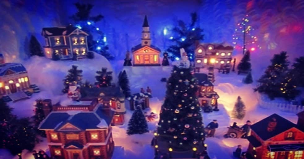 グアム政府観光局さんのインスタグラム写真 - (グアム政府観光局Instagram)「🎄⛄Merry X'mas🎅🎄 Let there be Peace～クリスマスビレッジディスプレイ グアムもクリスマスムードです 素敵なクリスマスをお過ごしください🌟 #christmas #guamtrip #agana #クリスマスイブ🎄 #クリスマス」12月24日 10時06分 - visitguam_jp