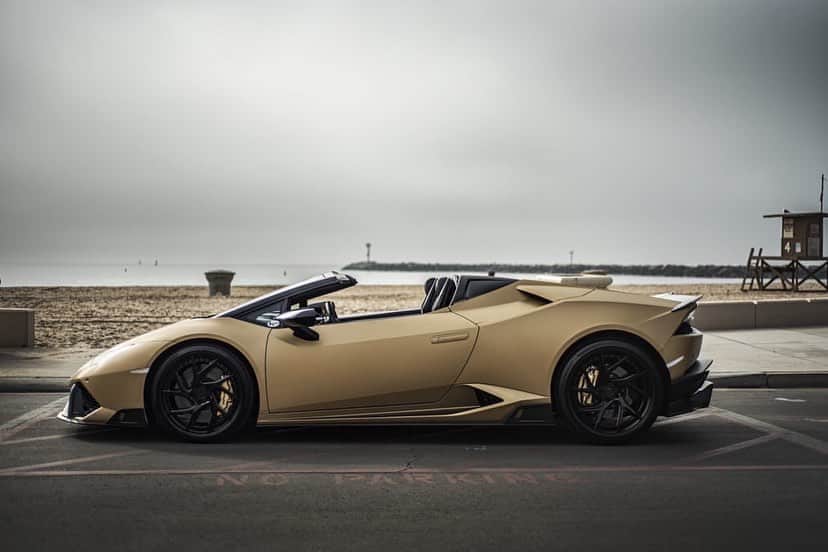 CarsWithoutLimitsさんのインスタグラム写真 - (CarsWithoutLimitsInstagram)「Satin Gold Huracan Spyder on @saviniwheels  #carswithoutlimits #saviniwheels #huracanspyder  Pix @derevkoproductions」12月24日 10時09分 - carswithoutlimits