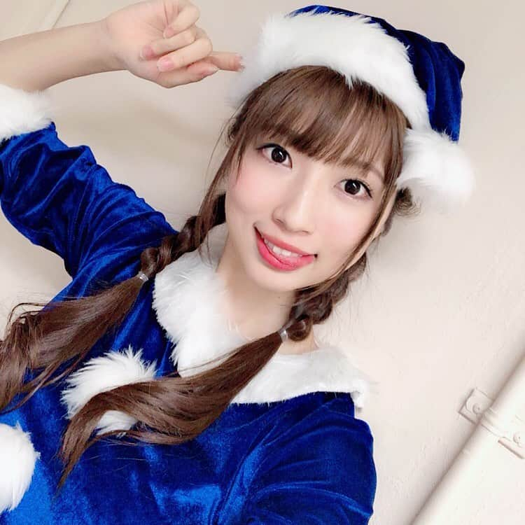 尾崎礼香さんのインスタグラム写真 - (尾崎礼香Instagram)「✽・:.. MerryX'mas eve✽・:.. みなさんにとって素敵なクリスマスイブになりますように🎄❄🌟 ㅤㅤㅤㅤㅤㅤㅤㅤㅤㅤㅤㅤㅤ 今年サンタコス着てないから、去年の😇 来年は着れるかなあ🙌 サンタの格好してるけど、サンタさんに来て欲しいです🎅🏻笑 ㅤㅤㅤㅤㅤㅤㅤㅤㅤㅤㅤㅤㅤ ㅤㅤㅤㅤㅤㅤㅤㅤㅤㅤㅤㅤㅤ ㅤㅤㅤㅤㅤㅤㅤㅤㅤㅤㅤㅤㅤ #クリスマス #クリスマスイブ #サンタコス #サンタコスプレ #青サンタ #自撮り #三つ編み #三つ編みアレンジ #メリークリスマス #おんなのこ #christmas #Christmaseve #merrychristmas #cosplay #instame #me #pickupgirl #hairarrange #japanesegirl #cute #followme #粉我 #自拍」12月24日 10時18分 - reikaya66