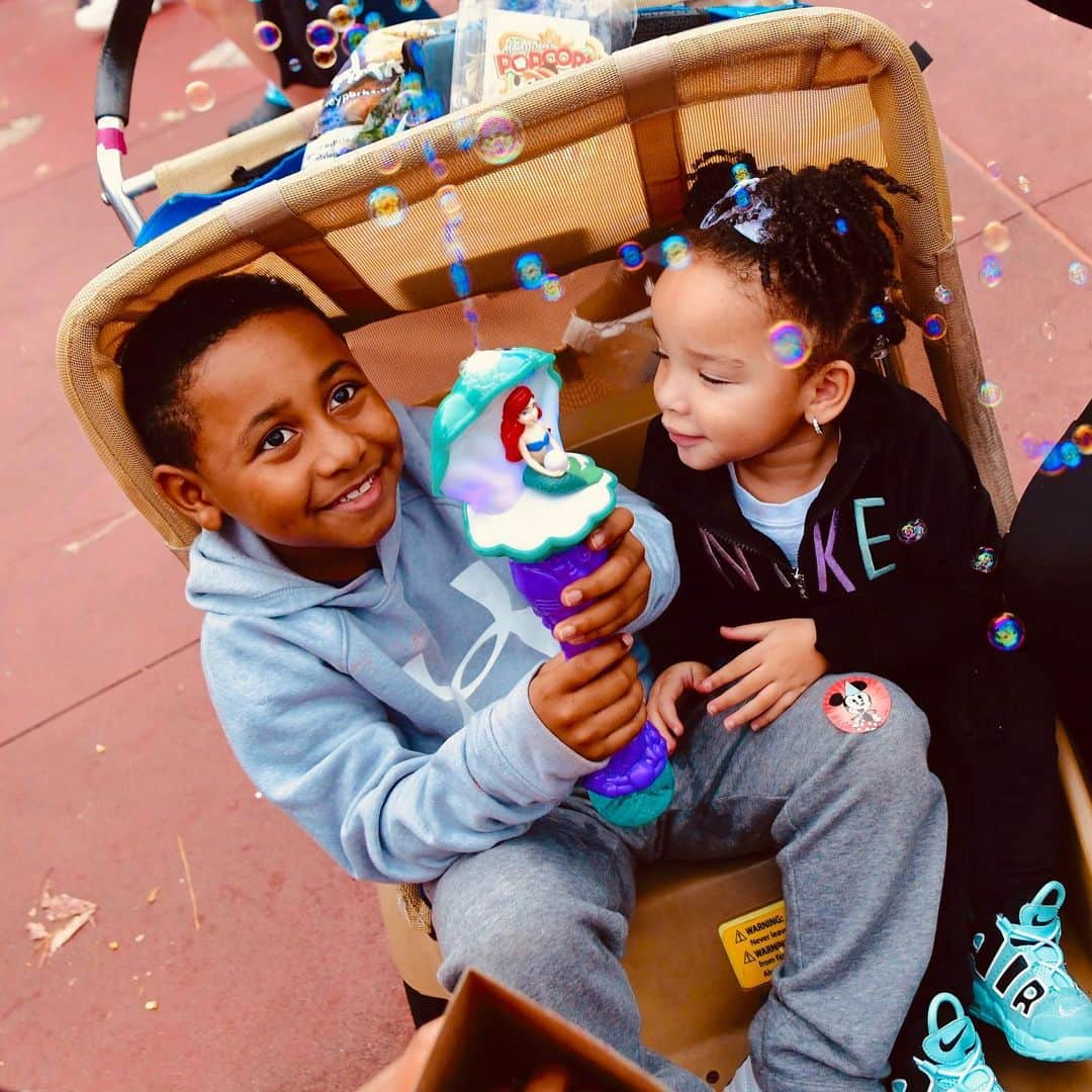 T.I.さんのインスタグラム写真 - (T.I.Instagram)「Disney during the Holidays wit the Babies .... Priceless 🎄 Thank You  @waltdisneyworld」12月24日 2時10分 - tip