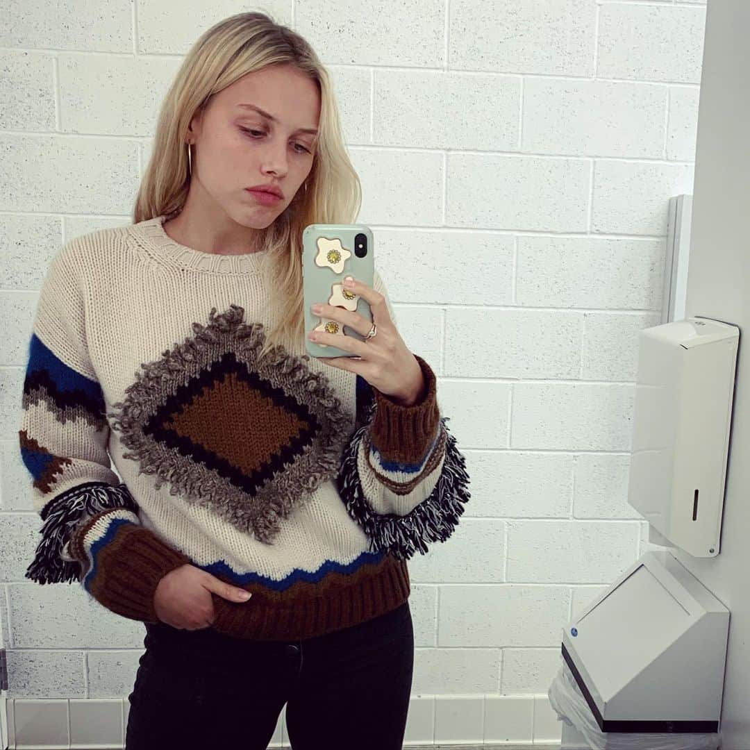 グレイシー・ドジーニーのインスタグラム：「fuzzy wuzzy wuz finally in season!!」