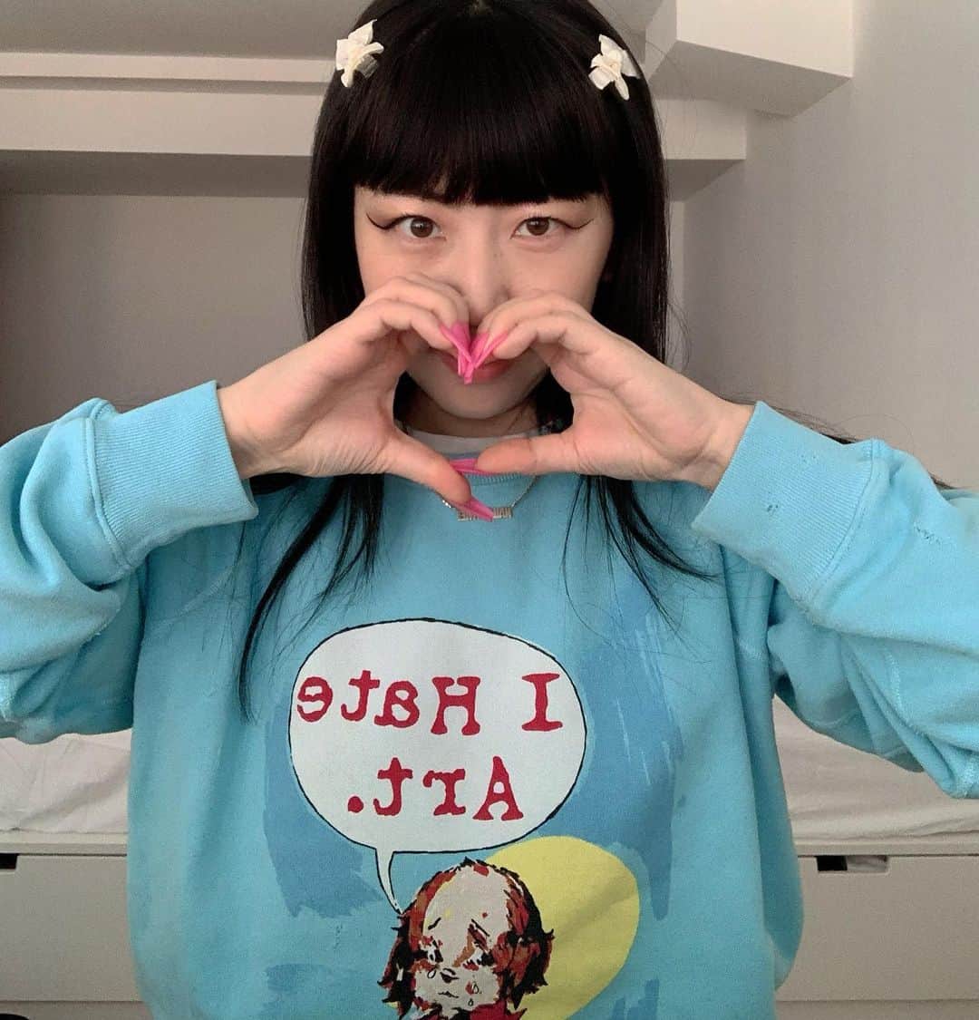 Mei Kawajiriさんのインスタグラム写真 - (Mei KawajiriInstagram)「I LOVE ART 💕💅🏻💕 My fav sweater by @marcjacobs x @magdaarcher 💕🎀💕✨」12月24日 2時28分 - nailsbymei