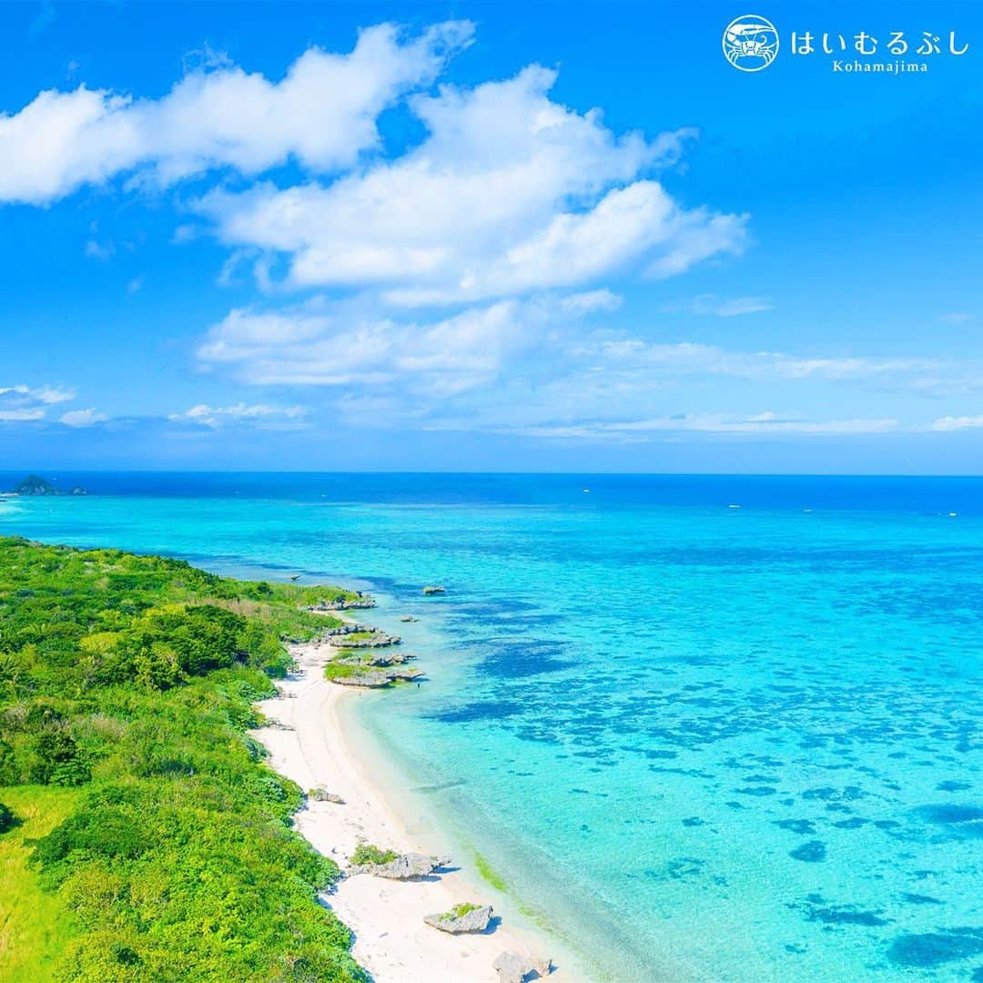 HAIMURUBUSHI はいむるぶしさんのインスタグラム写真 - (HAIMURUBUSHI はいむるぶしInstagram)「12月の晴れた日の八重山ブルーの海。 気温も27度まで上昇し、青空には入道雲も沸き立ち、暖かな夏日に旅行者も喜んでいました。 #沖縄 #八重山諸島 #夏 #青い海 #入道雲 #小浜島 #リゾート #はいむるぶし #japan #okinawa #yaeyamaislands #lastsummer #bluesea #kohamaisland #beachresort #haimurubushi」12月24日 2時31分 - haimurubushi_resorts