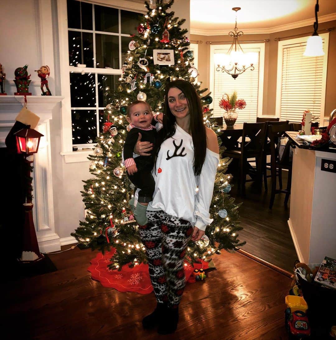 ディーナ・ニコール・コルテーゼのインスタグラム：「Us meatballs are ready for Christmas!!! 🎄🦌」
