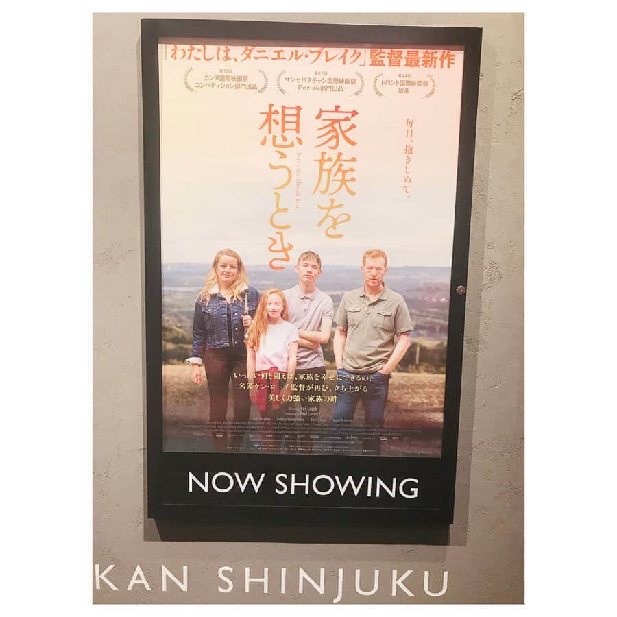 のインスタグラム：「心待ちにしてた、ケン・ローチ最新作🎬🌸 「家族を想うとき」  消化するのに時間が…😱 前作に続き “いまのアイルランド” を、避ける隙もなく突きつけられました。 今作も、とても言葉にできないモノがずっしりと届きました。 彼の映画には、いつも真実しかない。 母国への、強い想いとメッセージ、願い。 とても素晴らしかったです…✨ ケン・ローチを知らなくても、特に今回の作品は、今の日本にも共通する現状が、たくさん詰まっている作品ではないかと思います🌸✨ ケン・ローチ。 この方は本当に…別格の領域の監督です🎬✨ #家族を想うとき #ケンローチ  #sorrywemissedyou #kenloach  #sopowerful  #movie  #kitakimayu #キタキマユ」