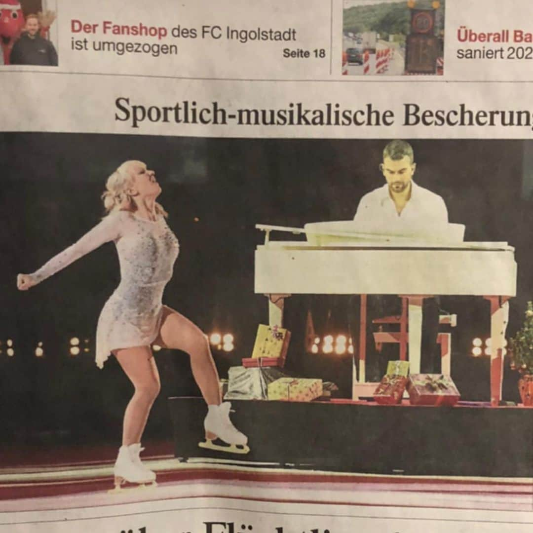 アリオナ・サフチェンコさんのインスタグラム写真 - (アリオナ・サフチェンコInstagram)「I am spontaneous 👌🏼I like crazy ideas🤪I love the piano🎹 and I ADORE Ice Skating! ⛸  Thank you to @ericradford85  for playing so beautifully - You’re so incredibly talented! And thank you @jennydee74 for providing me with the opportunity to skate again 3 months after giving birth to my beautiful daughter Amilia ❤ _  #crazyideas #amazing #awesomepeople #skate #lovewhatyoudo #iceshow #spotlightproductions」12月24日 2時53分 - aljonasavchenko