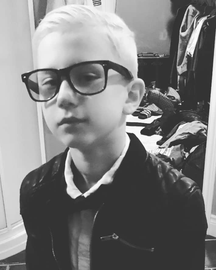 ジャクソン・ビーバーのインスタグラム：「“Cleaning out my closet”」
