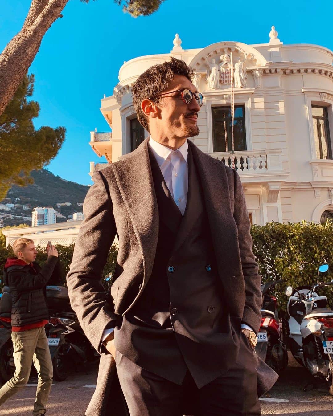 ステファン・サヴィッチのインスタグラム：「🤵🏻」