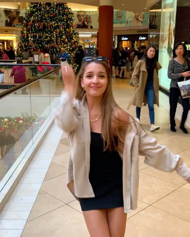 Brent Riveraのインスタグラム：「Tik tok dance challenge!! 😂😂 @lexibrookerivera」
