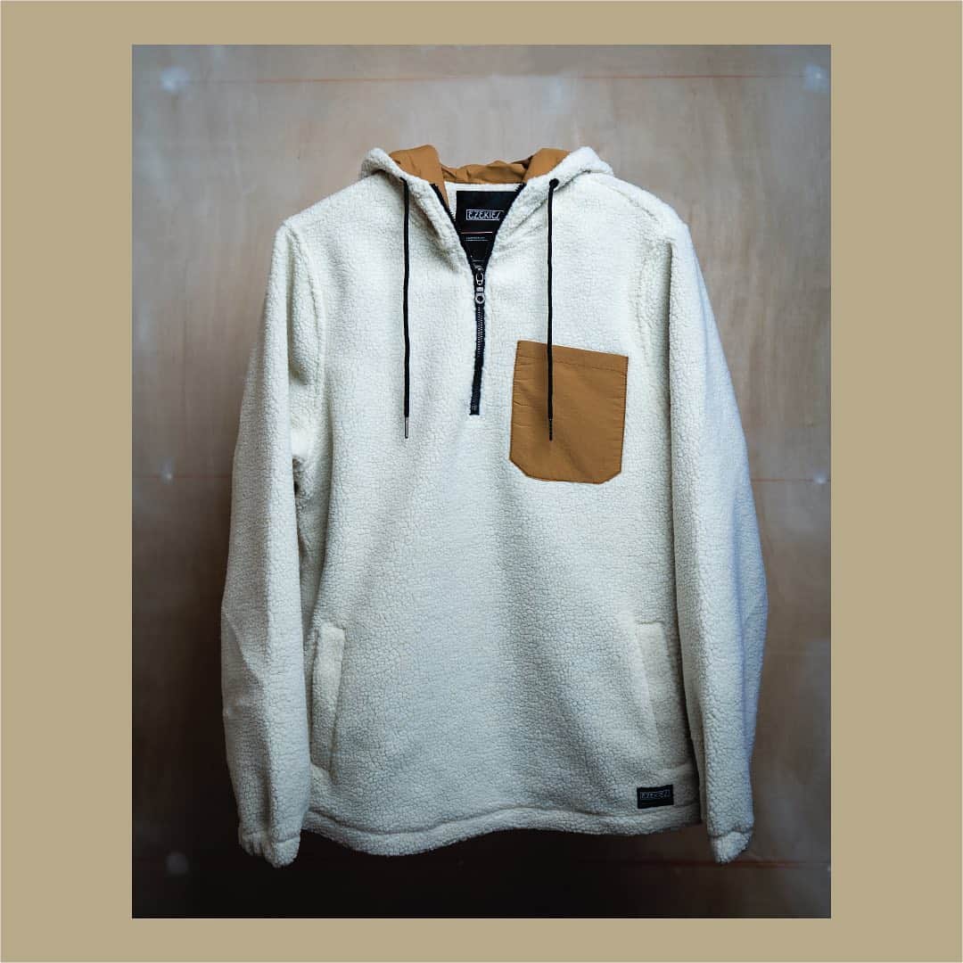 エゼキエルのインスタグラム：「Iceland Hoodie 〰️」