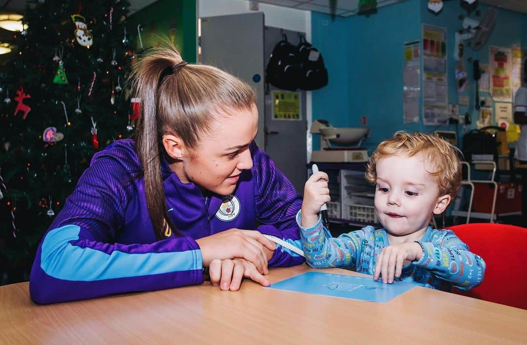 マンチェスター・シティFCさんのインスタグラム写真 - (マンチェスター・シティFCInstagram)「It’s all 💙 at Christmas . #mancity」12月24日 3時30分 - mancity