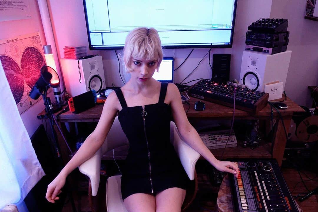 Computer Magicのインスタグラム：「Christmas wishlist, go! Me: a bigger desk.」
