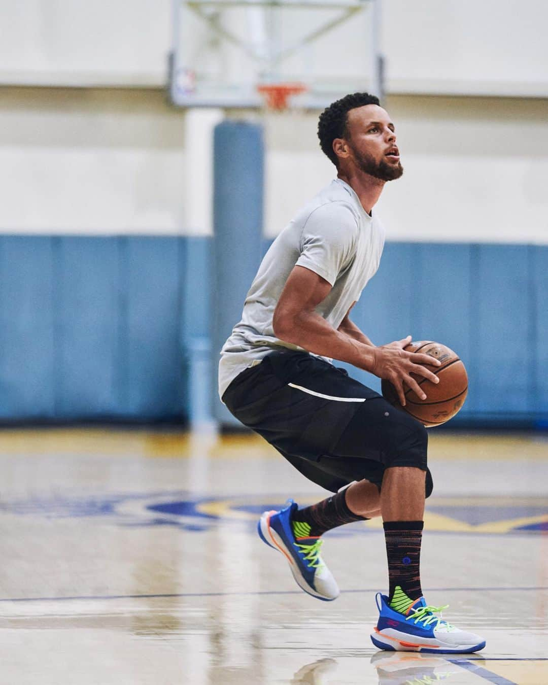 Under Armour Basketballさんのインスタグラム写真 - (Under Armour BasketballInstagram)「@stephencurry30’s jump shot is just like his favorite childhood toy. 💦 Get the splash party started in the #Curry7 @nerf “Super Soaker” on 12/27.」12月24日 3時41分 - uabasketball