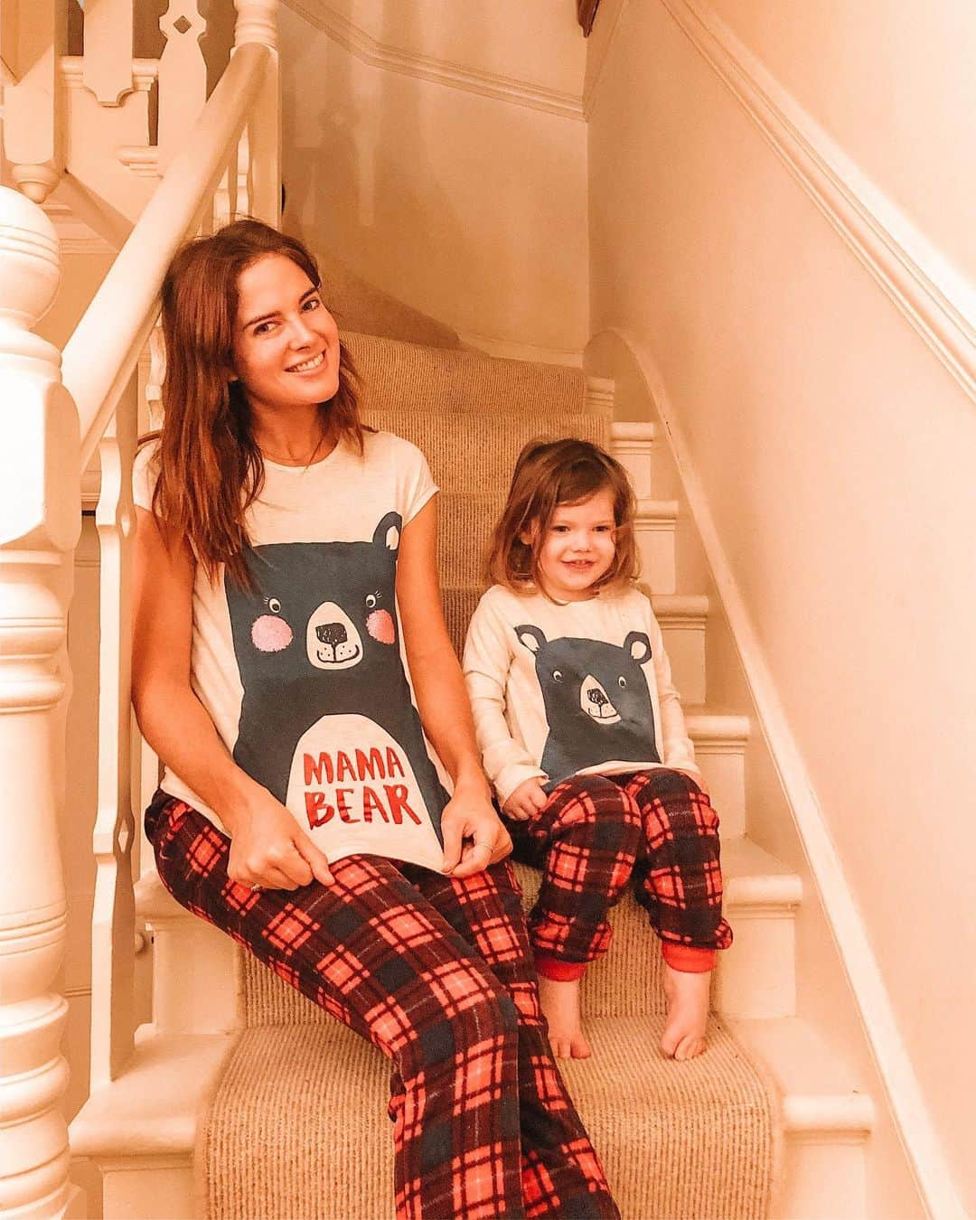 アレクサンドラ・フェルステッドさんのインスタグラム写真 - (アレクサンドラ・フェルステッドInstagram)「Double trouble in our matching pjs from @nutmegclothinguk @morrisons. This Christmas Nutmeg at Morrisons have the cosiest PJs for all the family! Me and my ‘Bear Cub’ 🎄❤️ #AD」12月24日 3時59分 - binkyfelstead