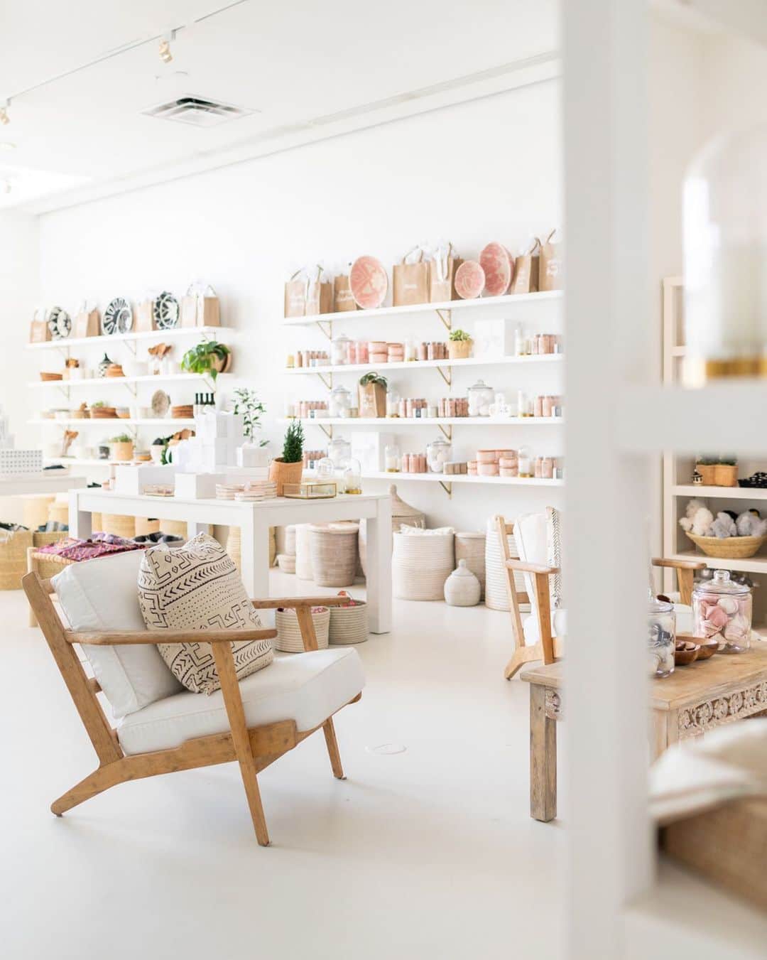 The Little Marketさんのインスタグラム写真 - (The Little MarketInstagram)「Need a last-minute gift? If you haven't stopped by our Holiday Pop-Up in Newport Beach, it should be the first one-stop-shop on your list!」12月24日 4時57分 - thelittlemarket