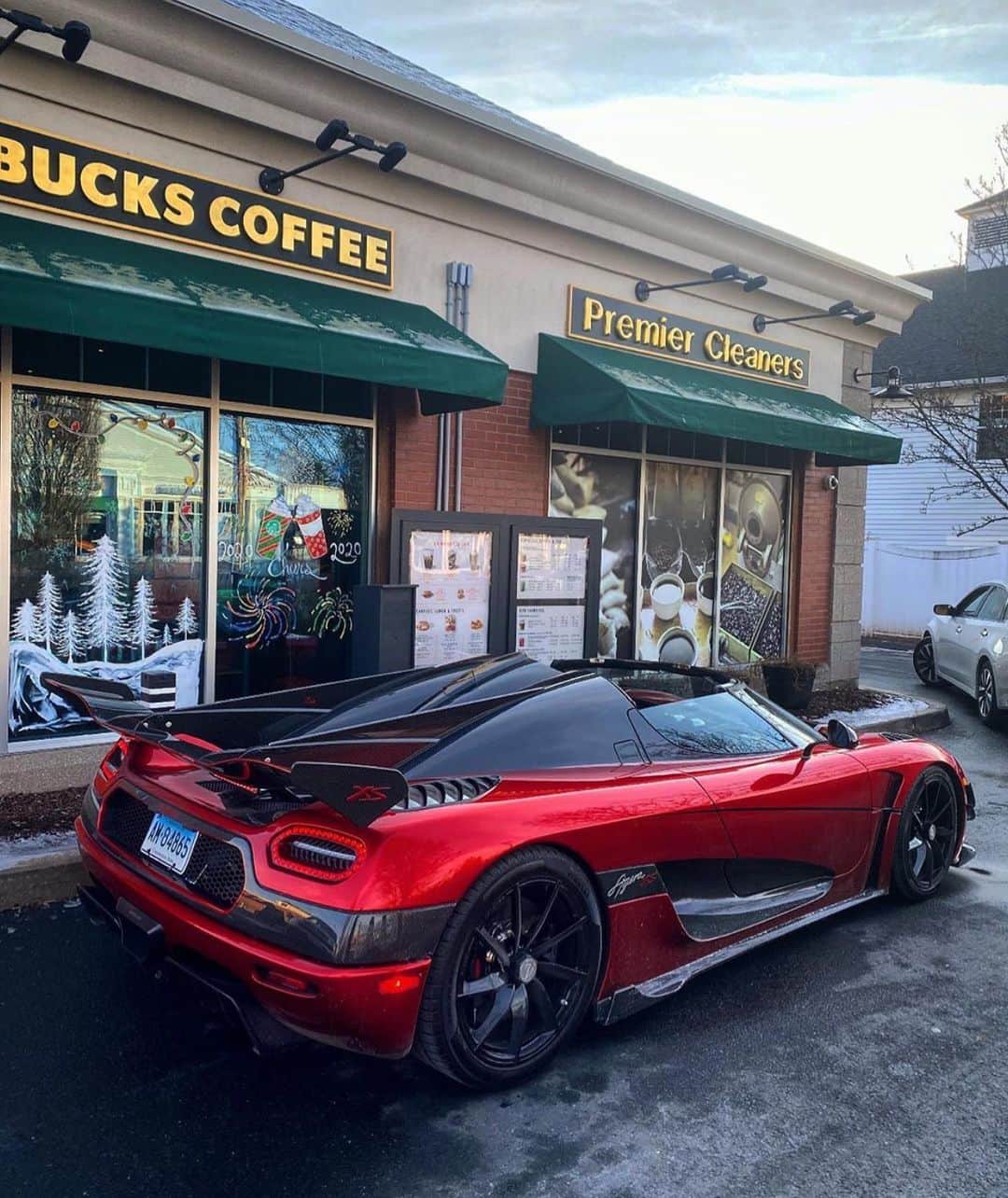CarsWithoutLimitsさんのインスタグラム写真 - (CarsWithoutLimitsInstagram)「Agera XS x StarBucks Owner @sparky18888  #CarsWithoutLimits #ageraxs」12月24日 4時54分 - carswithoutlimits