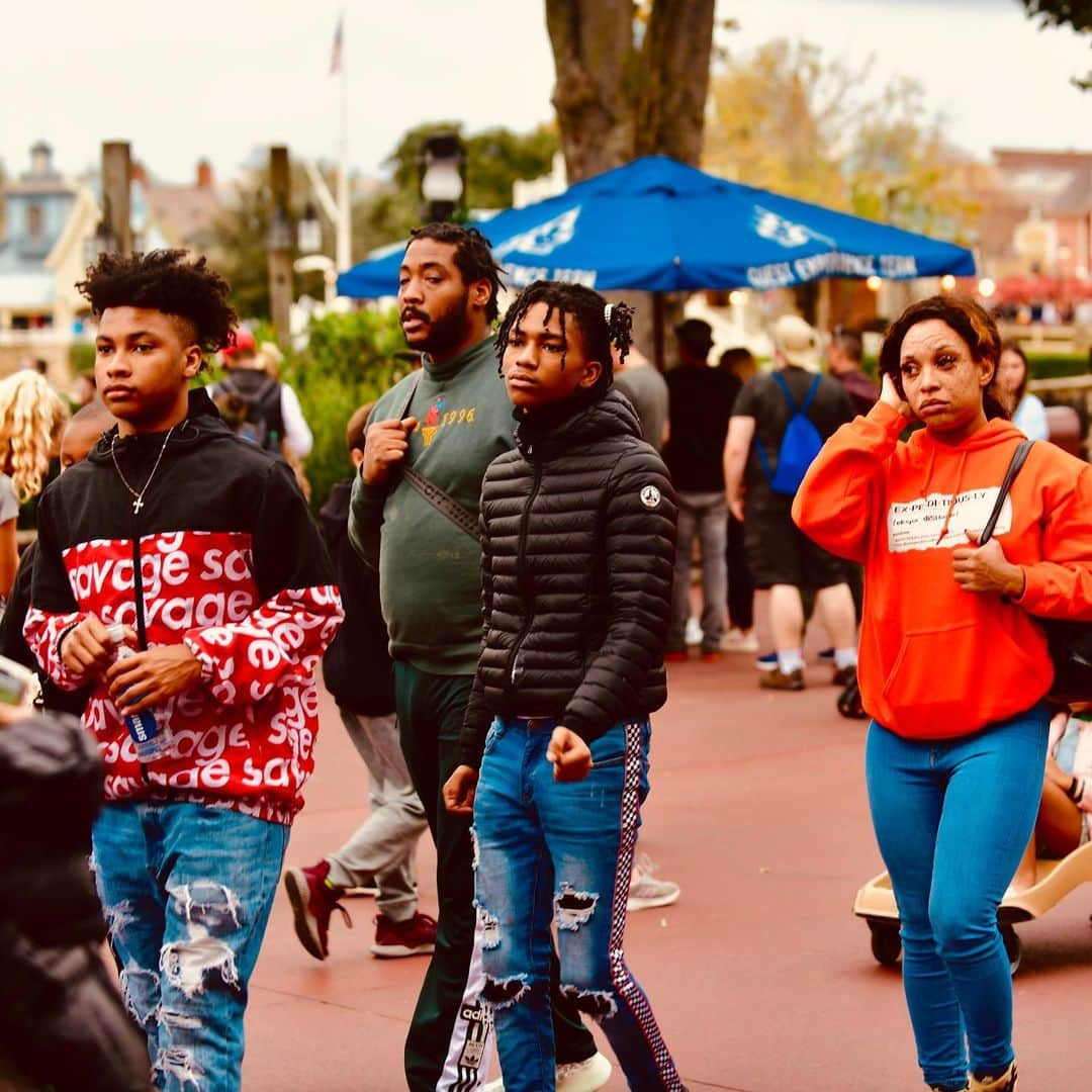 T.I.さんのインスタグラム写真 - (T.I.Instagram)「Harris Family & Friends  Mobbin thru da Magic Kingdom. @waltdisneyworld」12月24日 4時59分 - tip