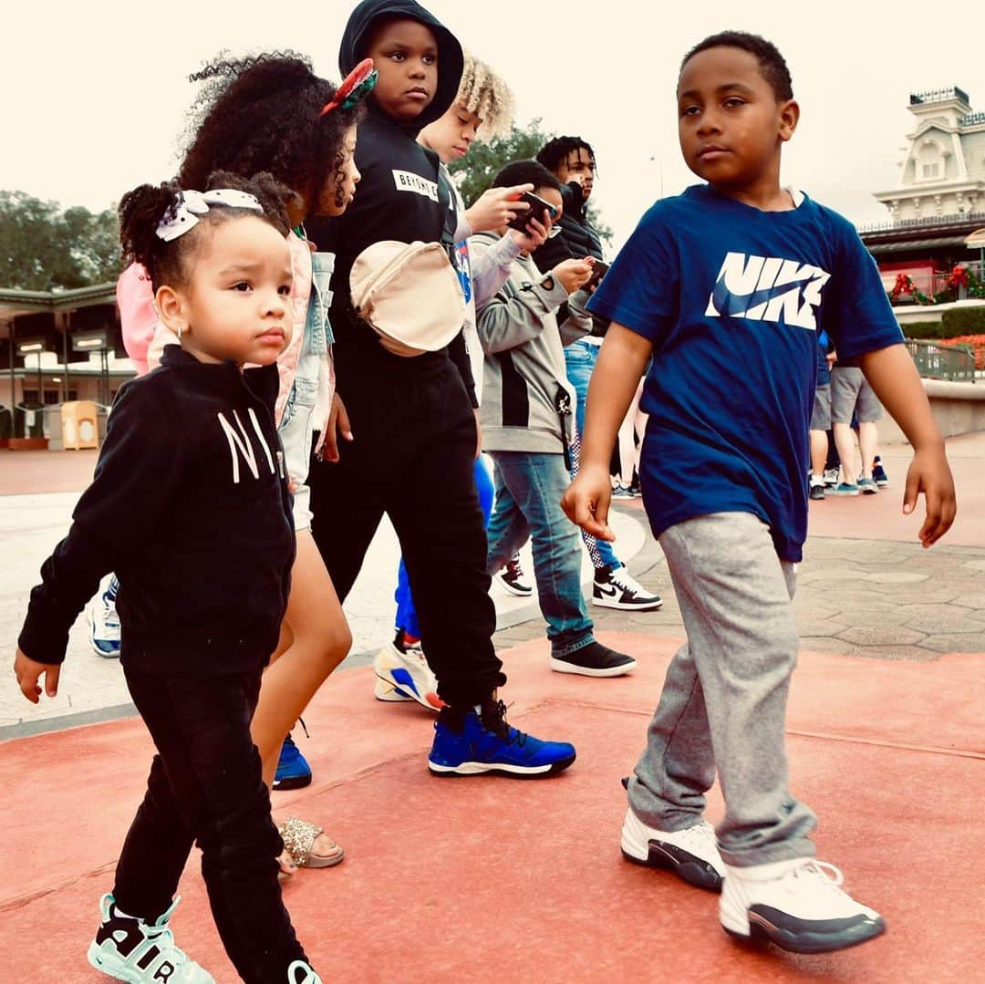 T.I.さんのインスタグラム写真 - (T.I.Instagram)「Harris Family & Friends  Mobbin thru da Magic Kingdom. @waltdisneyworld」12月24日 4時59分 - tip