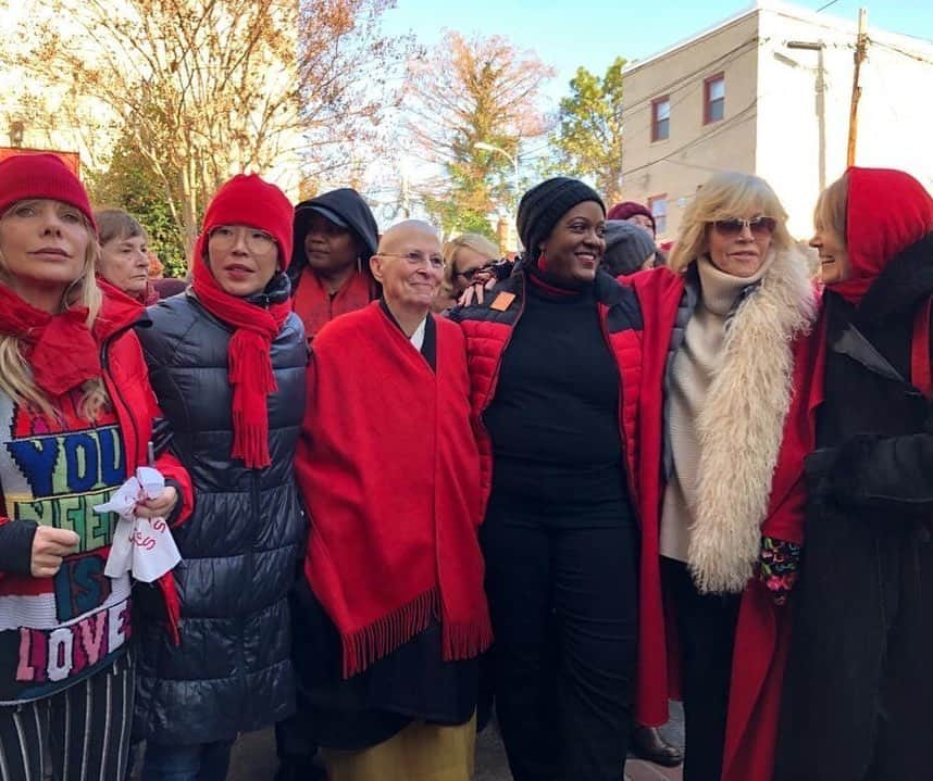 マット・マクゴリーさんのインスタグラム写真 - (マット・マクゴリーInstagram)「This past Friday, I was arrested in Washington D.C. along with several hundred other people in an act of civil disobedience (watch my last post for more explanation). This mass action was a part of @firedrillfriday , led by @janefonda , who was inspired by the words of @gretathunberg as she called for all of us to act as if our house was on fire because in reality, it is.  The truth is, we have a quickly closing gap to hugely transform our economy and our social structures to avoid irreversible climate catastrophe.  I firmly believe that the #GreenNewDeal has the most potential that I have seen to fix this (as far as large-scale policy shifts go), while simultaneously creating big shifts towards racial, gender, and economic justice.  I come to this work rooted in my practice of anti-racism and feminism, with the recognition that Indigenous, Black, and Brown people (both in the U.S. and in the Global South and elsewhere) are the hardest hit by all of the effects of climate change (look at Flint, Standing Rock, etc), with MANY poor white people being hugely affected as well.  And that this damage is mostly caused by big corporations who operate with a colonialist mindset of profit at all costs.  The issues are all linked, and so the solutions must be as well. # Was proud to be in community with my partner at @weinspirejustice , @jlovecalderon , who also put her body on the line and got arrested. And appreciation for everyone who showed up, including those not listed here! @gloriasteinem @revdrbarber @aijenp @annie_leonard @doloreshuerta @rosannaarquette @eveensler @lauraflanders @caseyrosewilson  # There’s much more to say and to learn. Please follow some of these important activists & orgs to continue this work, and for a deep dive, read “On Fire: The Burning Case For A Green New Deal” by Naomi Klein (look back a few posts to read some key excerpts in my post about it!). @sunrisemvt @favianna1 @amazonfrontlines @amazonwatch @land_is_life @autumn.peltier @littlemissflint @helenagualinga @burnoo_rodd @israhirsi @jeromefosterii @xiyebeara @jamie_s_margolin」12月24日 5時07分 - mattmcgorry