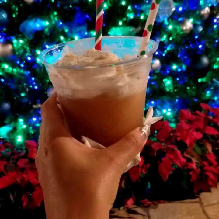 瀬川慶のインスタグラム：「Must go places! Limited time only!  期間限定のホリデーイベント、行かなきゃ!  #hawaii #honolulu #alamoanashoppingcenter #holidaybarhonolulu #butterbeer #hiconventions #winterwishes #iceskating #ハワイ #アラモアナショッピングセンター #ホリデーバーホノルル　#アイススケート #バタービール」