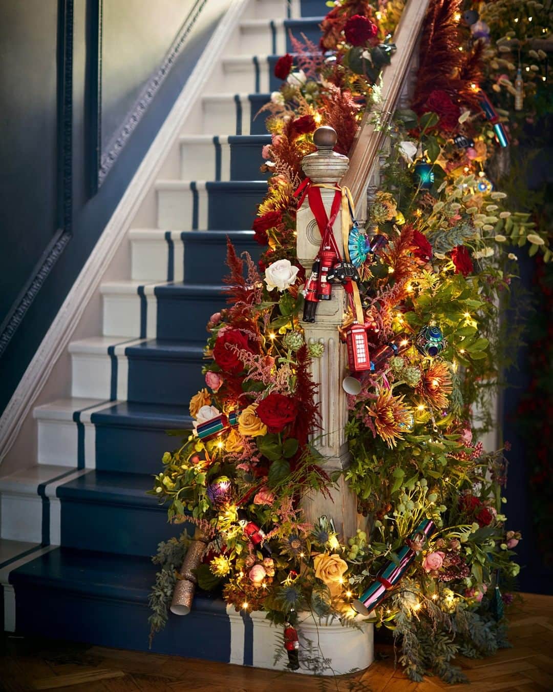 ローラアシュレイのインスタグラム：「It's #ChristmasEveEve! The halls are decked, the presents are (almost!) wrapped, the guests are arriving, and the food will soon be cooking ✨🎄 Are you as excited as we are?」