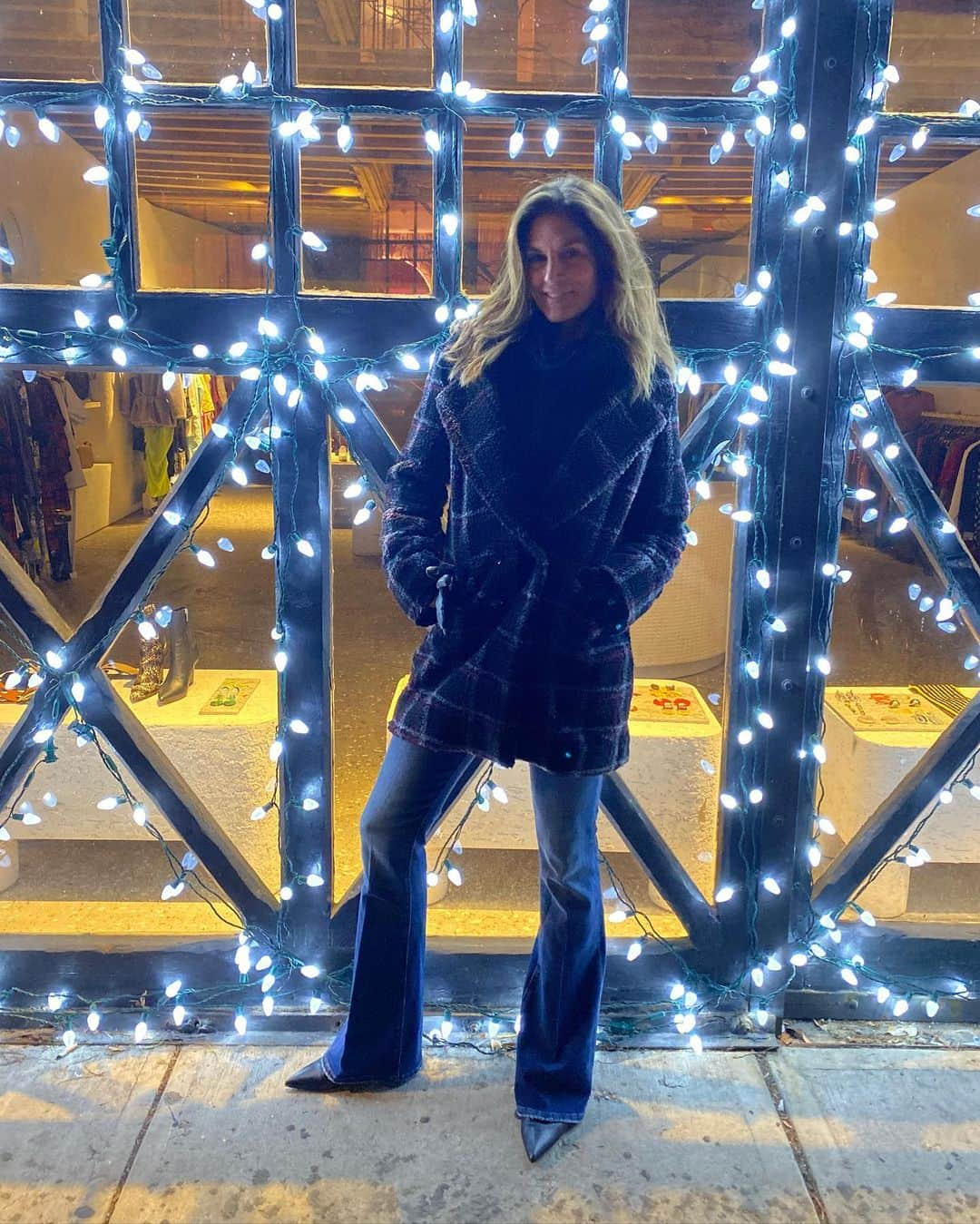 シンディ・クロフォードさんのインスタグラム写真 - (シンディ・クロフォードInstagram)「Bright lights, big city. Back to winter weather ❄️✨」12月24日 6時23分 - cindycrawford