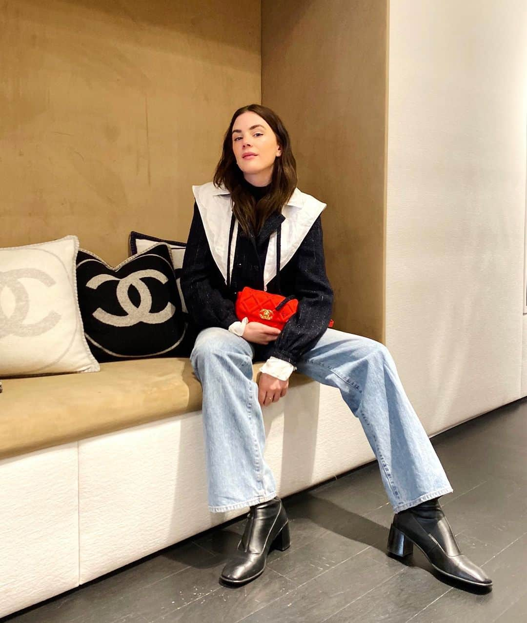 Harper's BAZAARさんのインスタグラム写真 - (Harper's BAZAARInstagram)「Equally, chic and audacious describes the renderings of the ephemeral boutique @chanelofficial built to kick off ski season in the famously fashionable Colorado town of Aspen. Best friends, West Coast influencers, and Chanel superfans, @meganadelaide and @madelynnfurlong opened the store early for BAZAAR and took us on a photo tour of their shopping spree. Tap the link in our bio to see their favorite pieces from the collections and to read the full interview with @joyann_king.」12月24日 6時50分 - harpersbazaarus