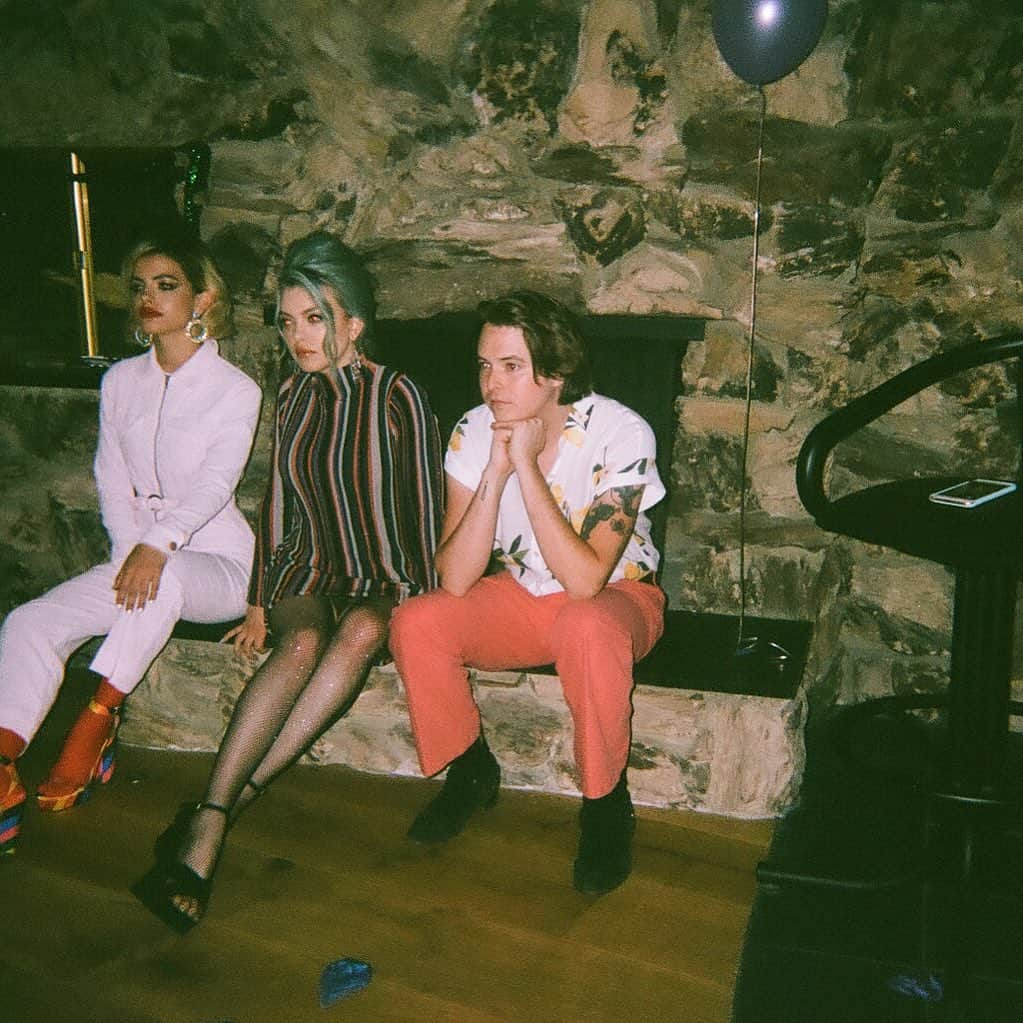 HEY VIOLETのインスタグラム：「who n what are we celebratin today?」