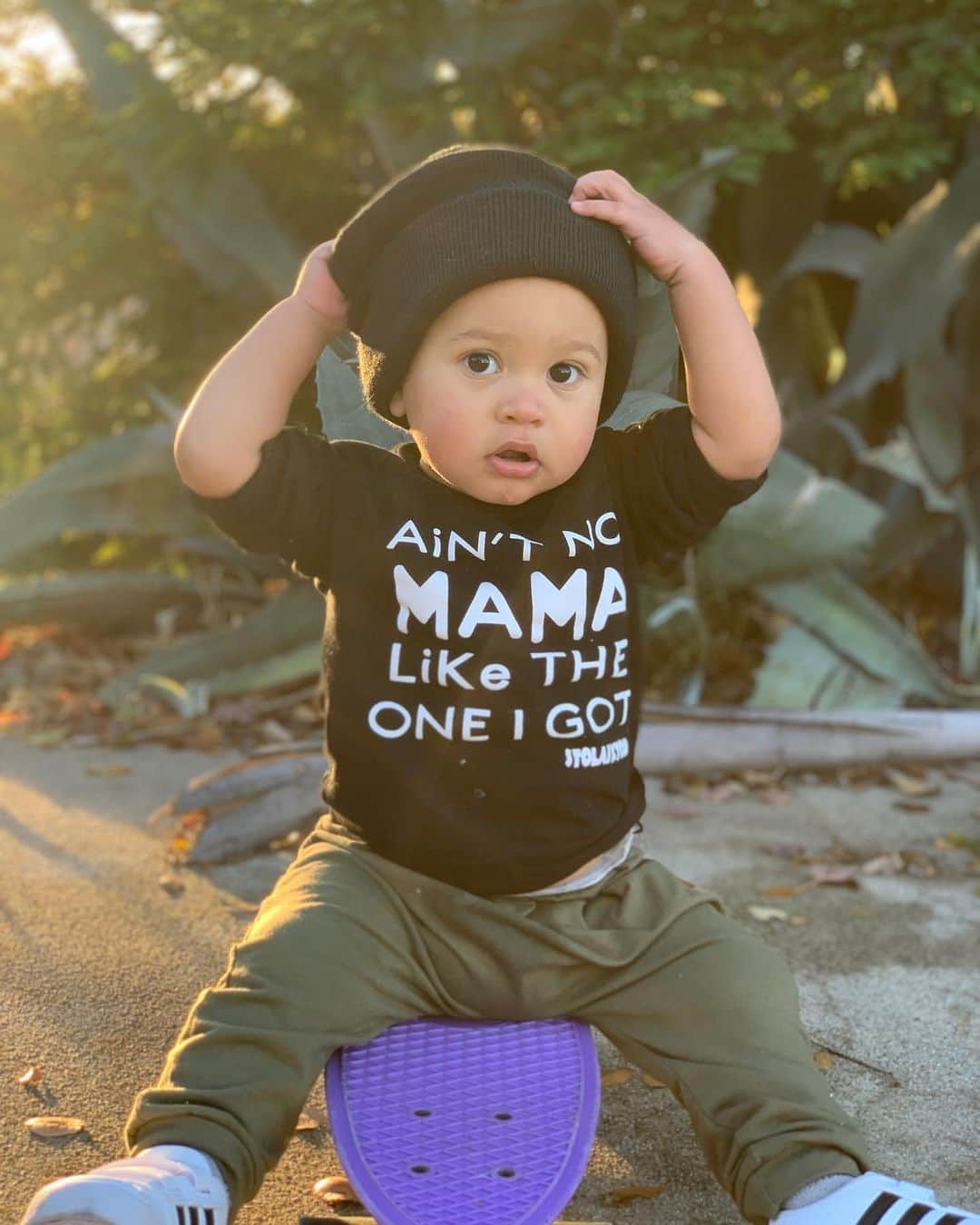 ブリット・ニコルのインスタグラム：「I didn’t tell him to pose like this, he’s just got it 😉 haha! Love my boy!!!」