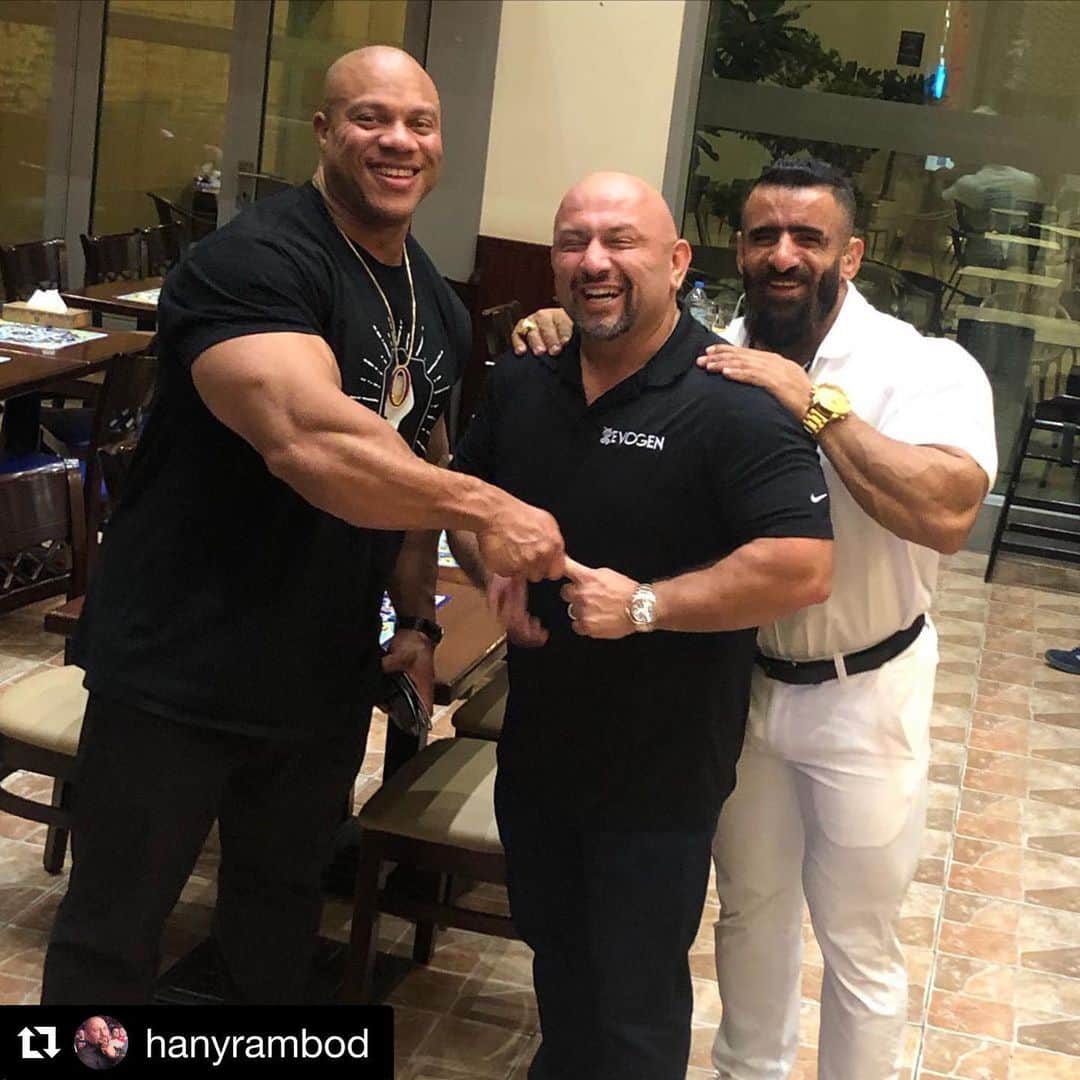 Phil Heathさんのインスタグラム写真 - (Phil HeathInstagram)「Ok people, I can’t recall what joke was made but essentially it had a lot to do with @hanyrambod finger 😂🤣😂🤣 Can’t wait to see you both in 2020! #PhilHeath #7xMrOlympia #HadiChoopan #DreamKillers #HanyMayHaveFarted #MaybeNot 😂🤣🤣🤣」12月24日 7時23分 - philheath