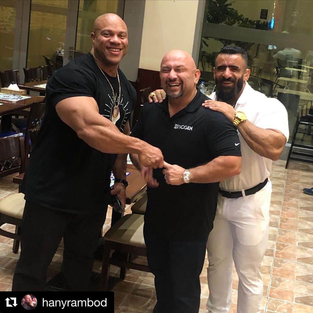 Phil Heathのインスタグラム：「Ok people, I can’t recall what joke was made but essentially it had a lot to do with @hanyrambod finger 😂🤣😂🤣 Can’t wait to see you both in 2020! #PhilHeath #7xMrOlympia #HadiChoopan #DreamKillers #HanyMayHaveFarted #MaybeNot 😂🤣🤣🤣」